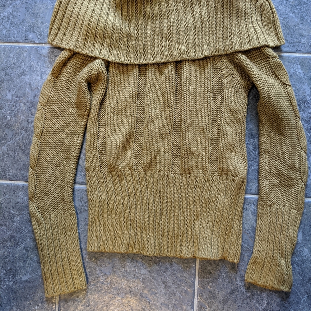 Sweater - Picture 3 of 4